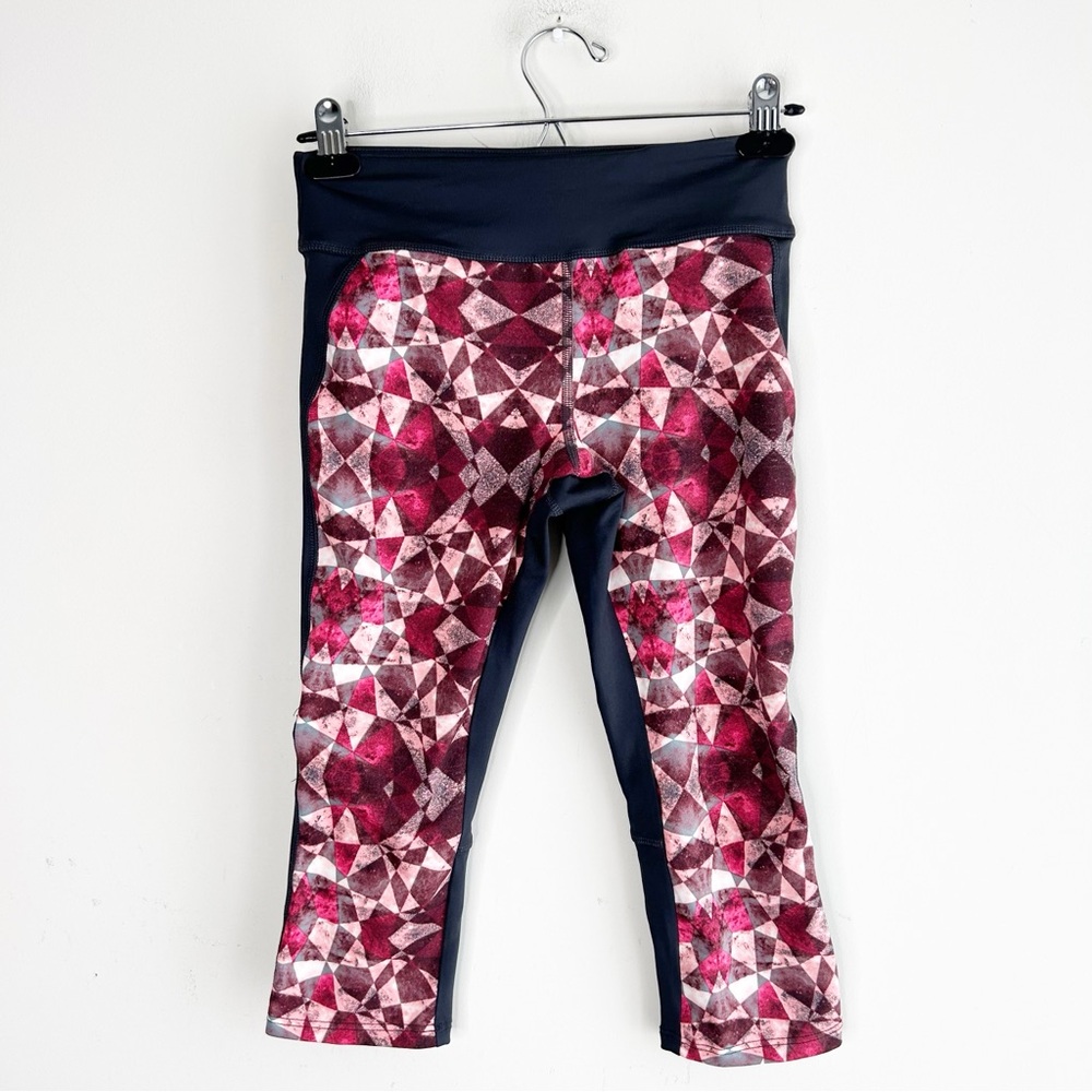 Forever 21 Women's Capri Leggings small Crop print Activewear Gym Athletics